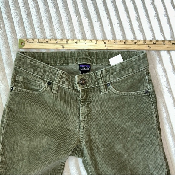 Patagonia Green Capris for Casual Comfort - Picture 5 of 7